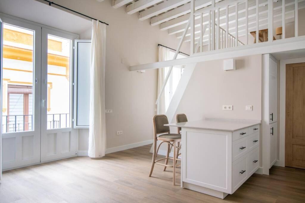 G12 Trendy And Comfy Bright Loft Meters From Bullring And Trianas Bridge, Galera Street Appartement Sevilla Buitenkant foto