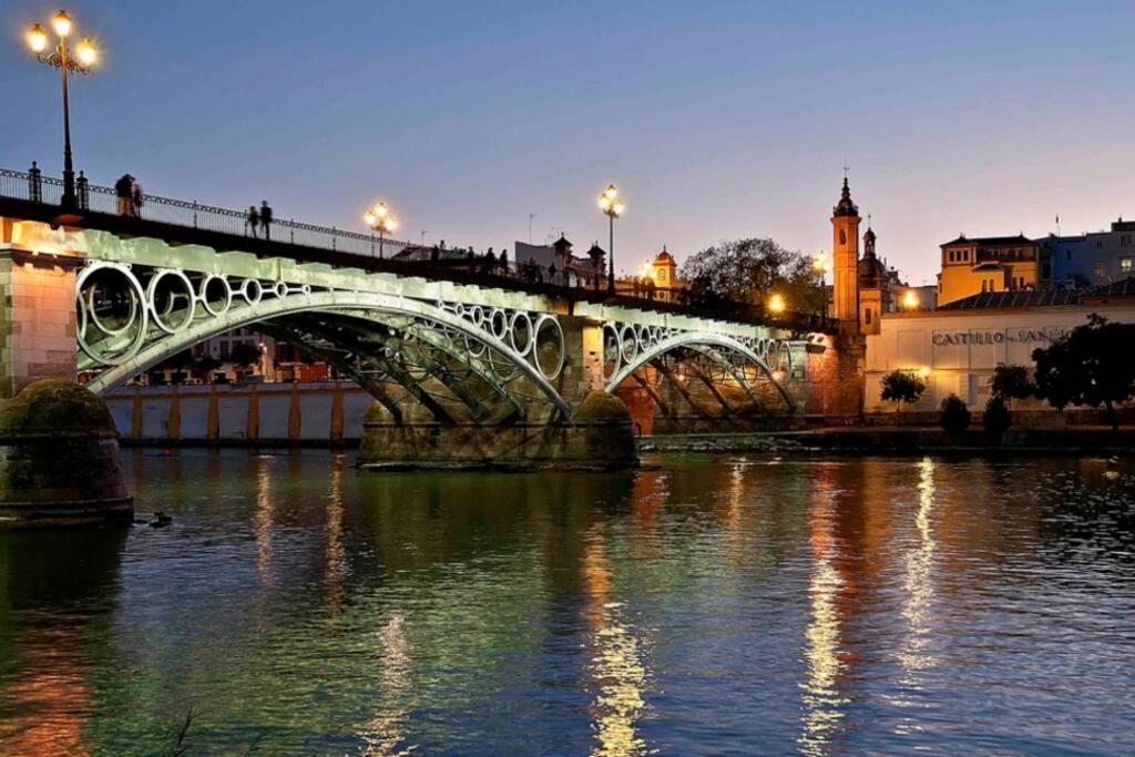 G12 Trendy And Comfy Bright Loft Meters From Bullring And Trianas Bridge, Galera Street Appartement Sevilla Buitenkant foto